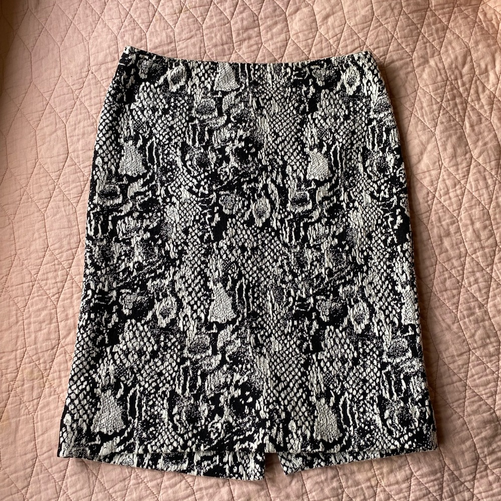 New York & Company High-Rise Pull-On Pencil Skirt